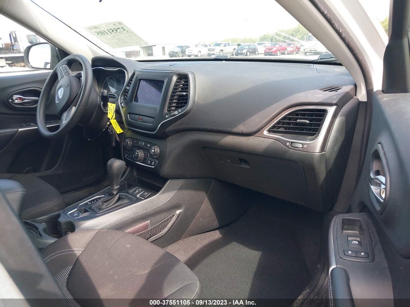 VIN 1C4PJLCB8KD312637 2019 JEEP CHEROKEE LATITUDE