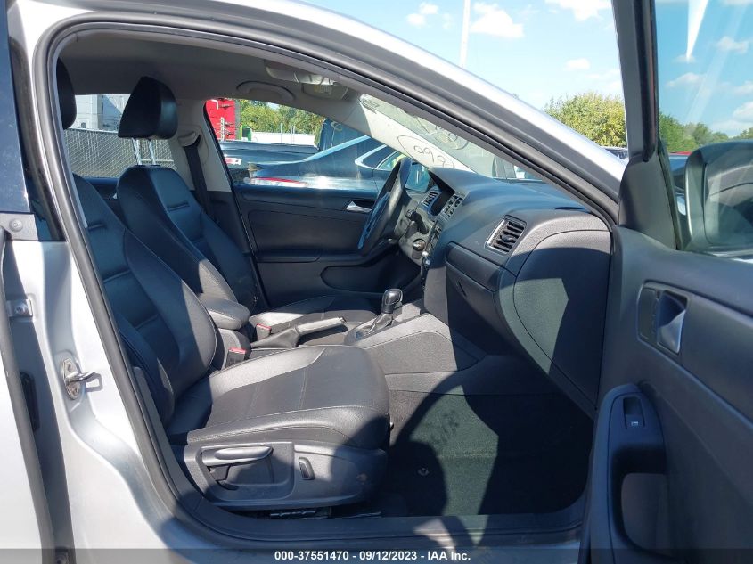2014 VOLKSWAGEN JETTA SEDAN SE - 3VWD17AJ6EM247605