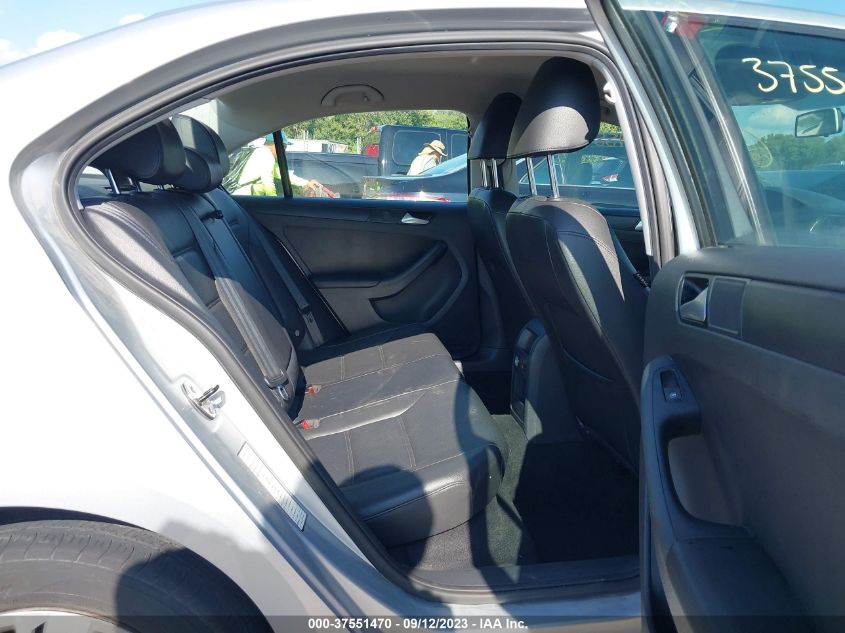 2014 VOLKSWAGEN JETTA SEDAN SE - 3VWD17AJ6EM247605