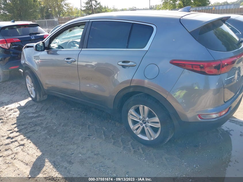 VIN KNDPMCAC5J7468215 2018 KIA SPORTAGE LX