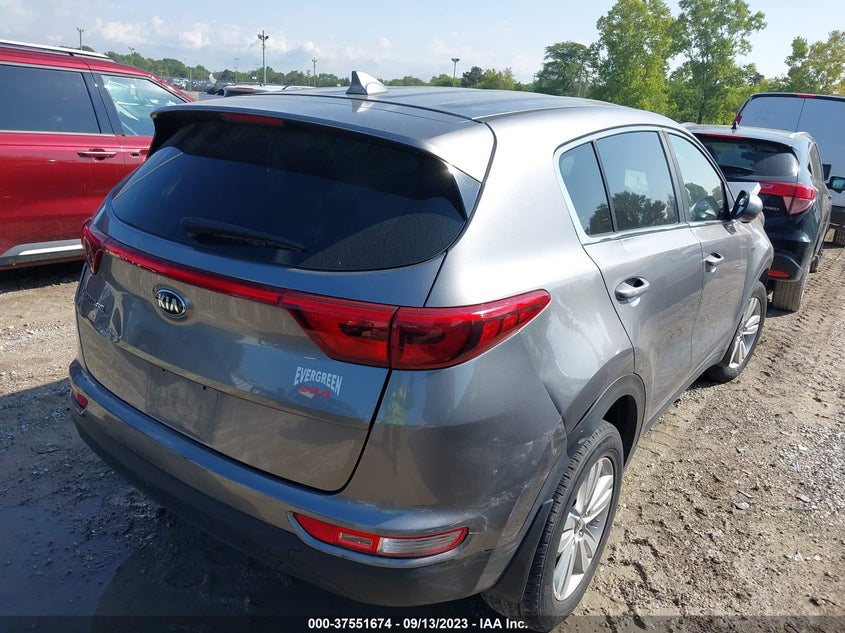 VIN KNDPMCAC5J7468215 2018 KIA SPORTAGE LX