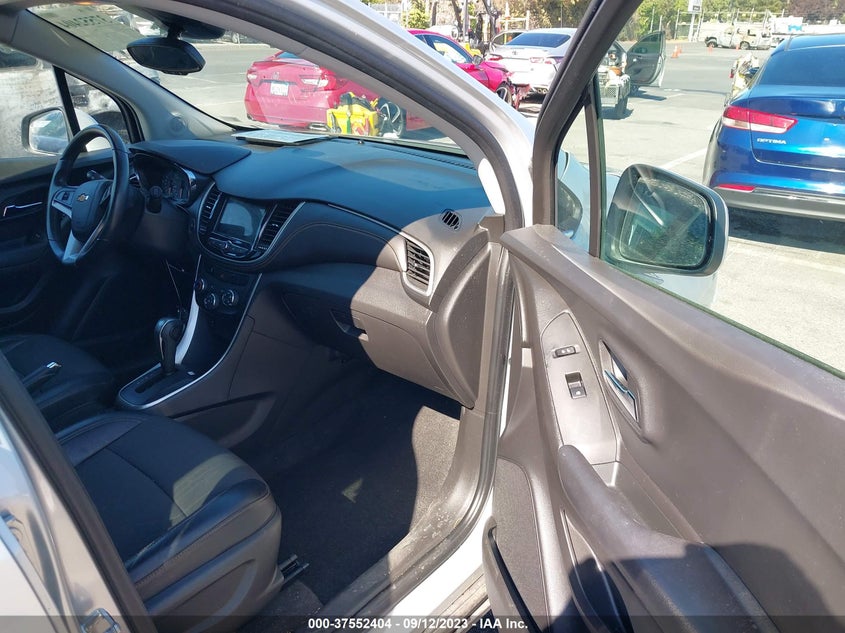 VIN KL7CJPSB2KB841338 2019 CHEVROLET TRAX LT