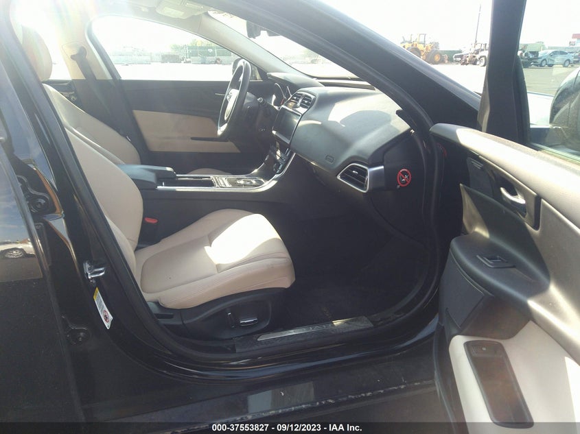 VIN SAJAJ4FX3KCP49570 2019 JAGUAR XE PREMIUM