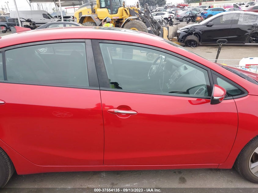 VIN 3KPFL4A78JE213467 2018 KIA FORTE S