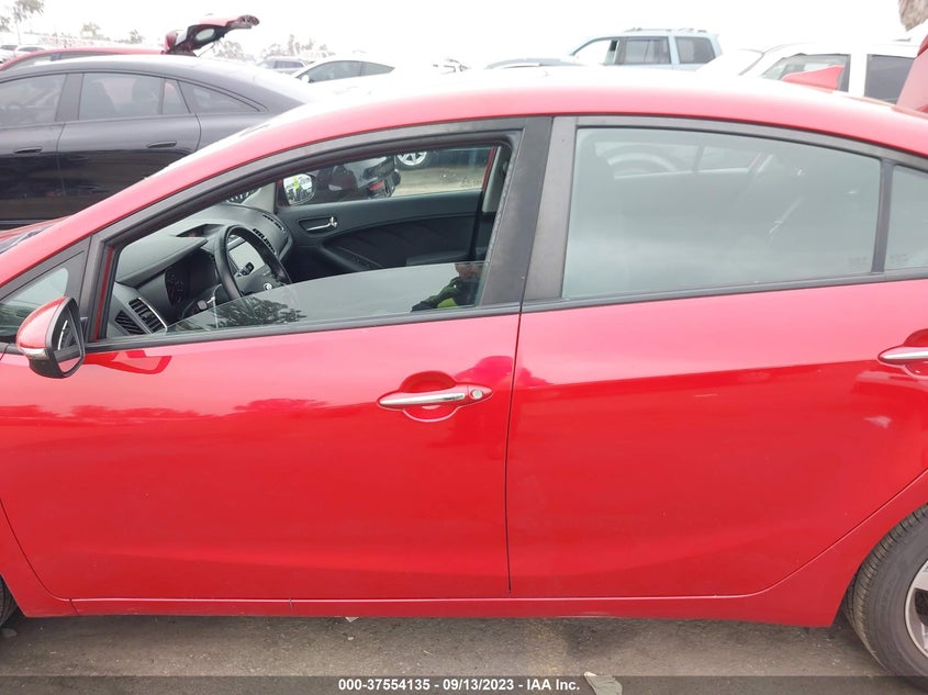 VIN 3KPFL4A78JE213467 2018 KIA FORTE S