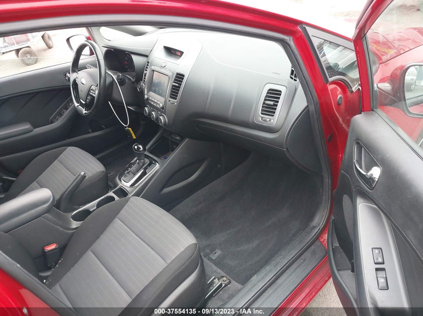VIN 3KPFL4A78JE213467 2018 KIA FORTE S