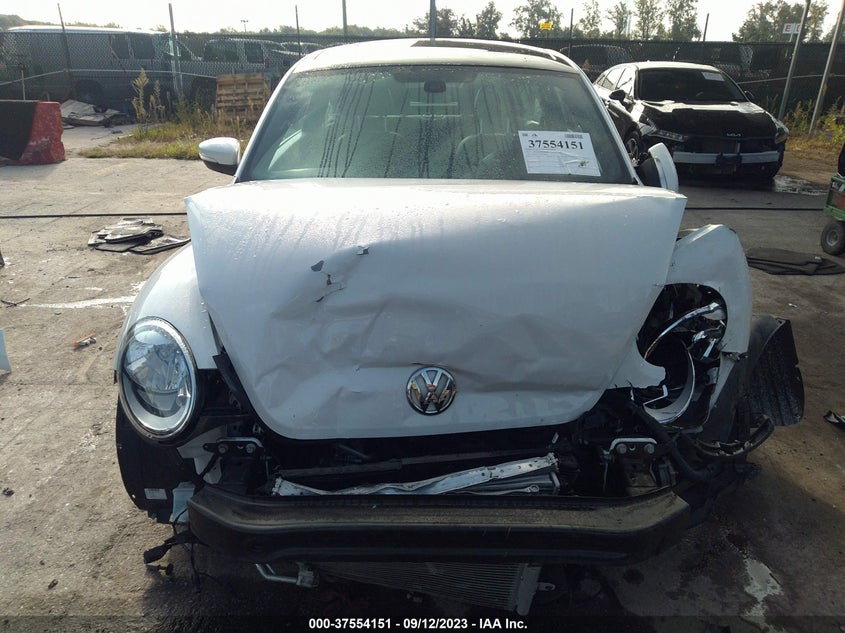 VIN 3VWJD7ATXKM708800 2019 VOLKSWAGEN BEETLE SE