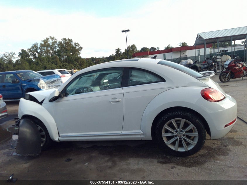 VIN 3VWJD7ATXKM708800 2019 VOLKSWAGEN BEETLE SE