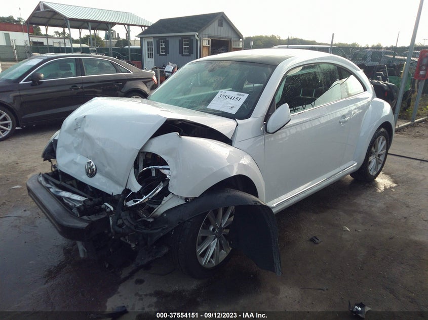 VIN 3VWJD7ATXKM708800 2019 VOLKSWAGEN BEETLE SE