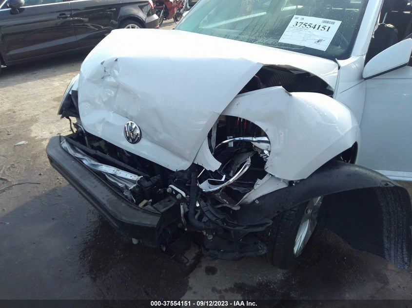 VIN 3VWJD7ATXKM708800 2019 VOLKSWAGEN BEETLE SE