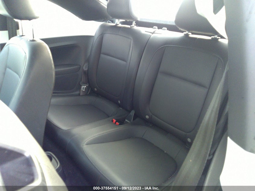 VIN 3VWJD7ATXKM708800 2019 VOLKSWAGEN BEETLE SE