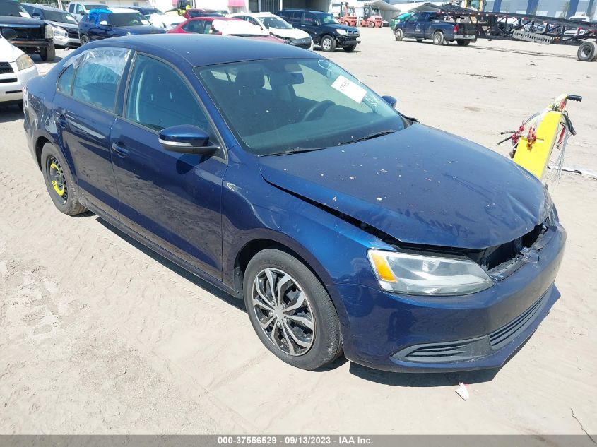 2014 VOLKSWAGEN JETTA SEDAN SE - 3VWD17AJ6EM428252