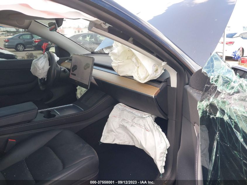 VIN 7SAYGDEE1NF400901 2022 TESLA MODEL Y