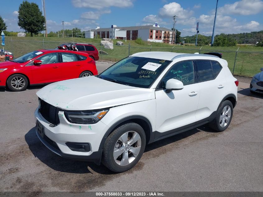 YV4AC2HK2M2599813 Volvo XC40 MOMENTUM 2