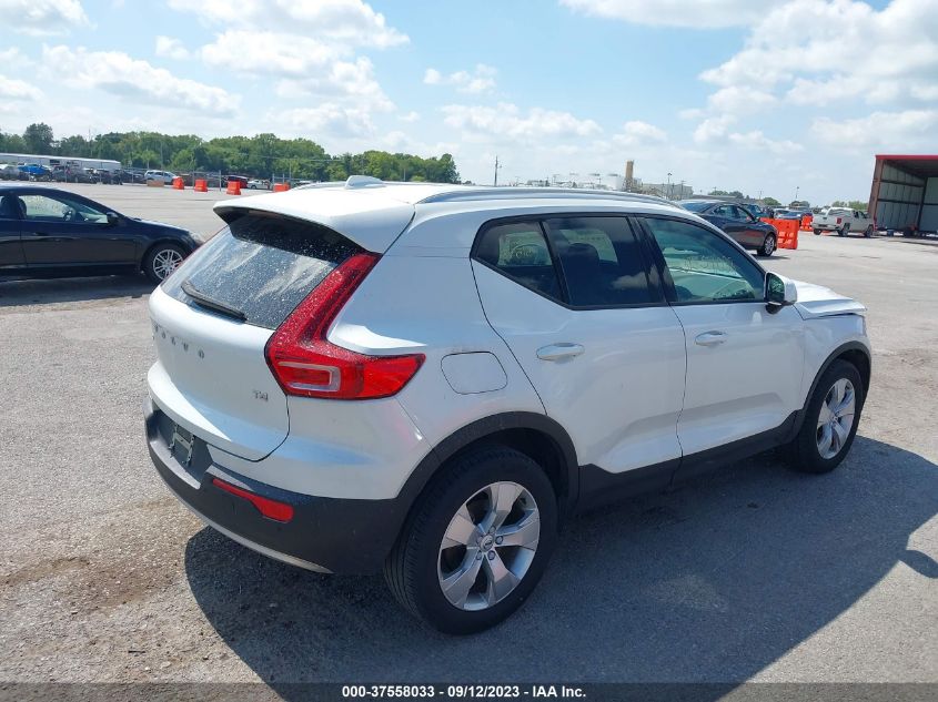 YV4AC2HK2M2599813 Volvo XC40 MOMENTUM 4