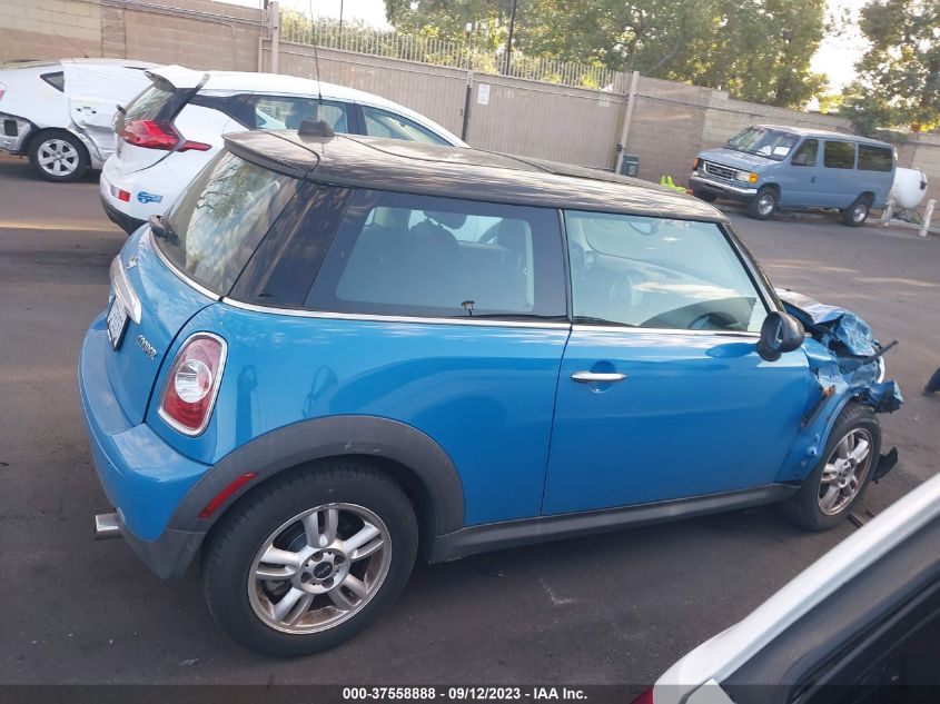 2013 MINI COOPER HARDTOP - WMWSU3C59DT685428