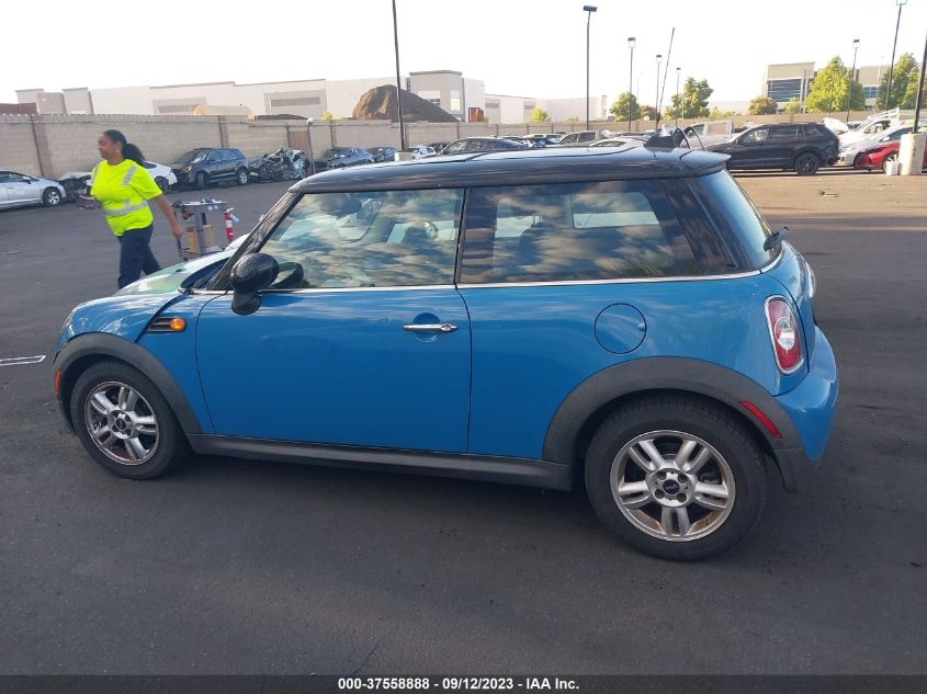 2013 MINI COOPER HARDTOP - WMWSU3C59DT685428