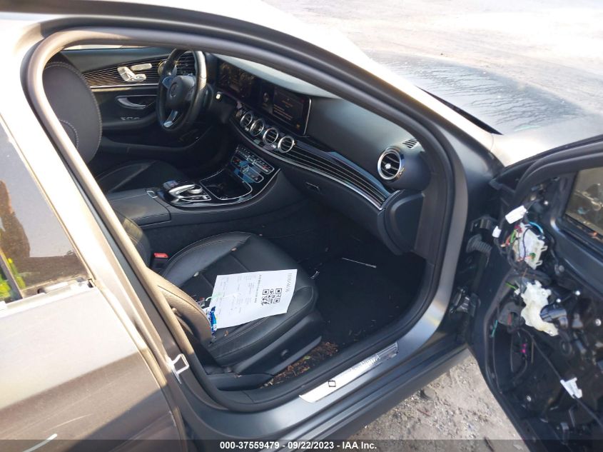 2018 MERCEDES-BENZ E 300 WDDZF4JB4JA365702