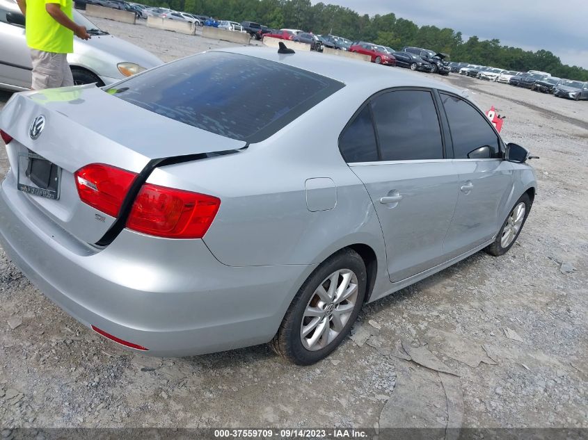 2014 VOLKSWAGEN JETTA SEDAN SE W/CONNECTIVITY - 3VWD07AJ3EM212622