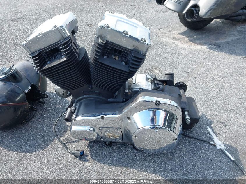 2011 HARLEY-DAVIDSON FLHTK 1HD1KEM15BB678232
