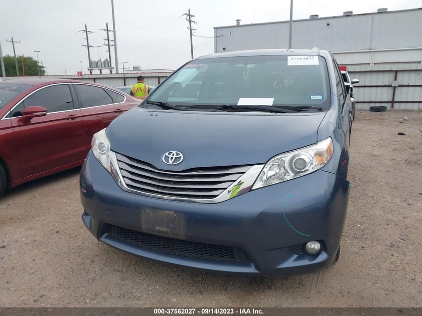 VIN 5TDYZ3DCXHS870877 2017 TOYOTA SIENNA XLE
