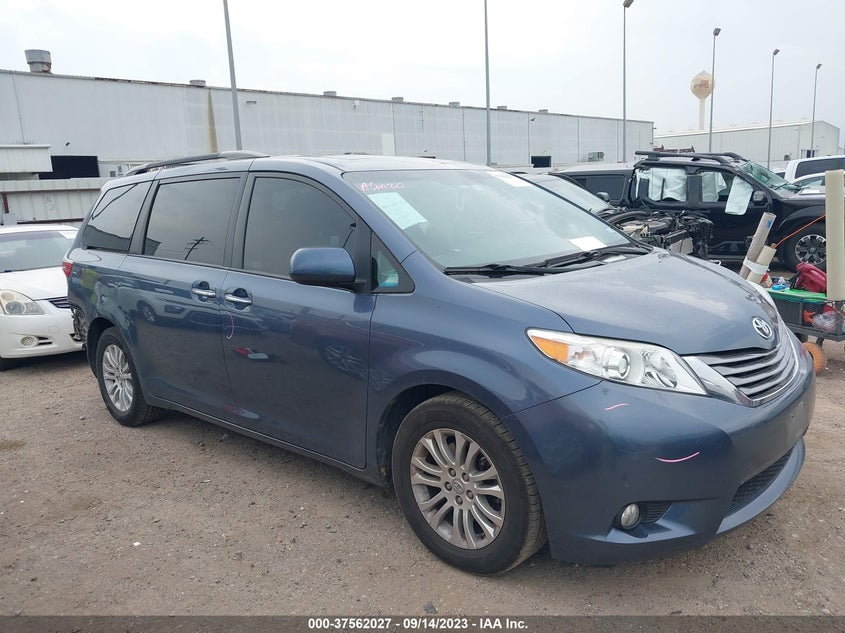 VIN 5TDYZ3DCXHS870877 2017 TOYOTA SIENNA XLE