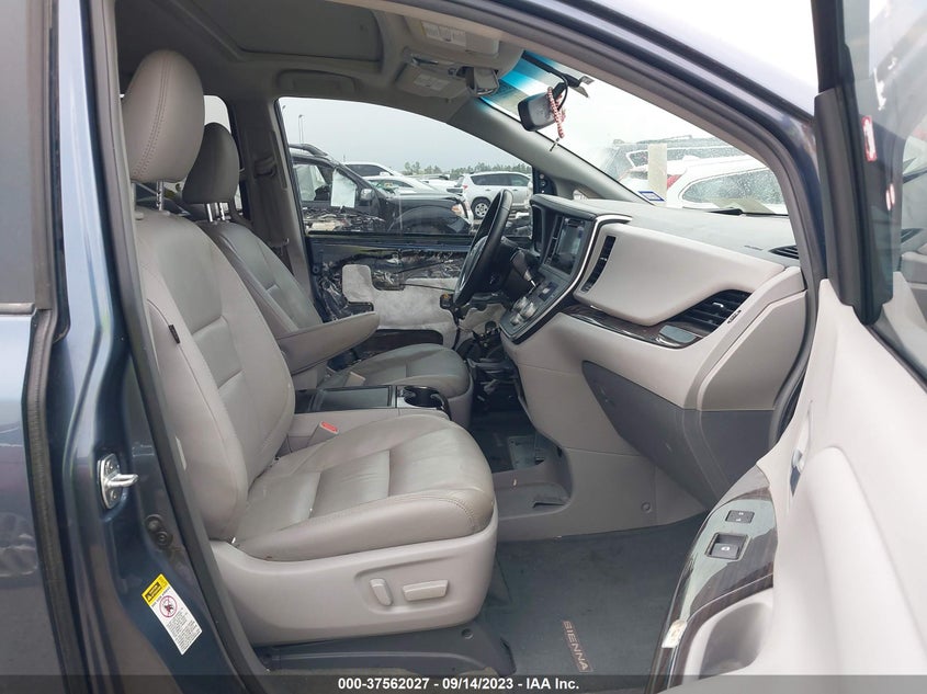 VIN 5TDYZ3DCXHS870877 2017 TOYOTA SIENNA XLE