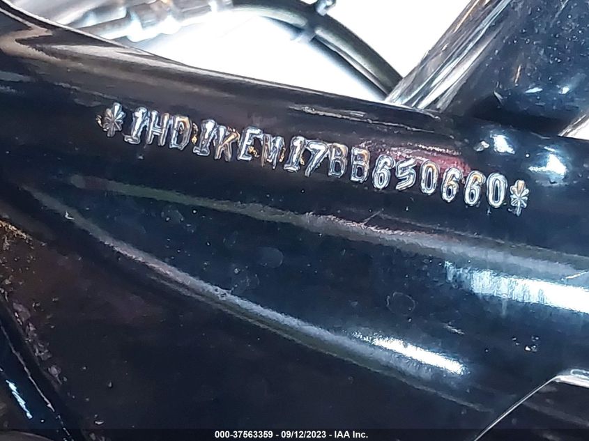 2011 HARLEY-DAVIDSON FLHTK 1HD1KEM17BB650660