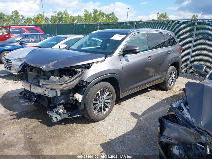 VIN 5TDJZRFH6JS532346 2018 TOYOTA HIGHLANDER XLE