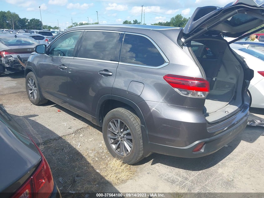 VIN 5TDJZRFH6JS532346 2018 TOYOTA HIGHLANDER XLE