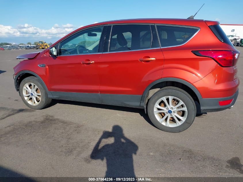 2019 FORD ESCAPE SE - 1FMCU9GD9KUA19944