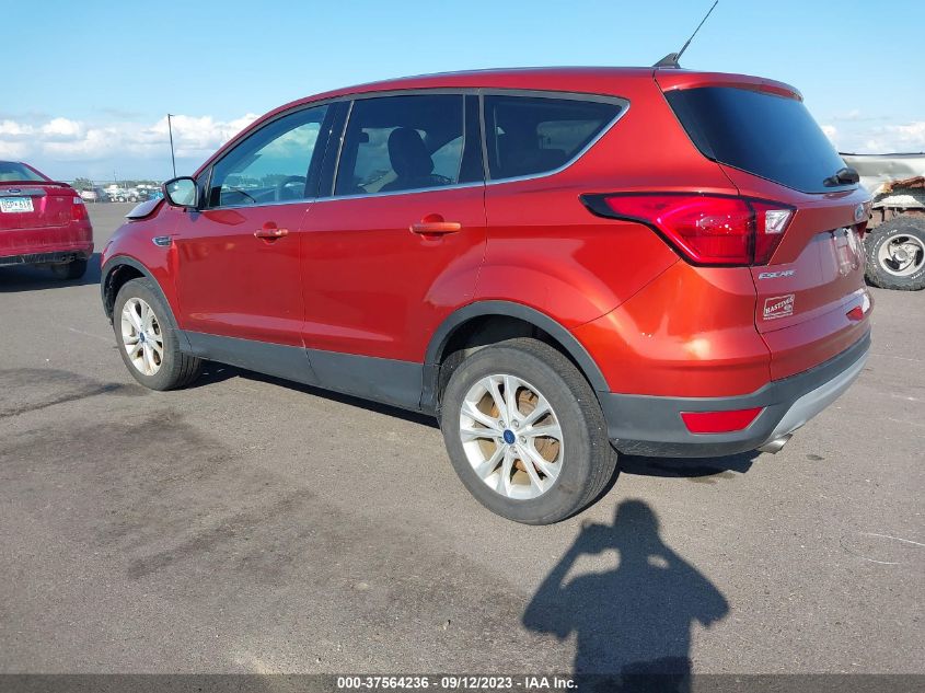 2019 FORD ESCAPE SE - 1FMCU9GD9KUA19944