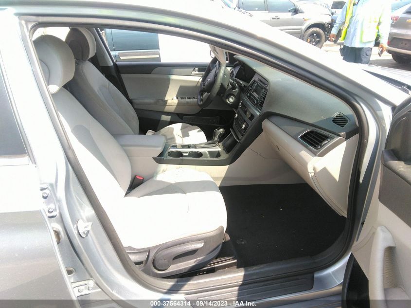 2015 HYUNDAI SONATA 2.4L SE - 5NPE24AF9FH231467