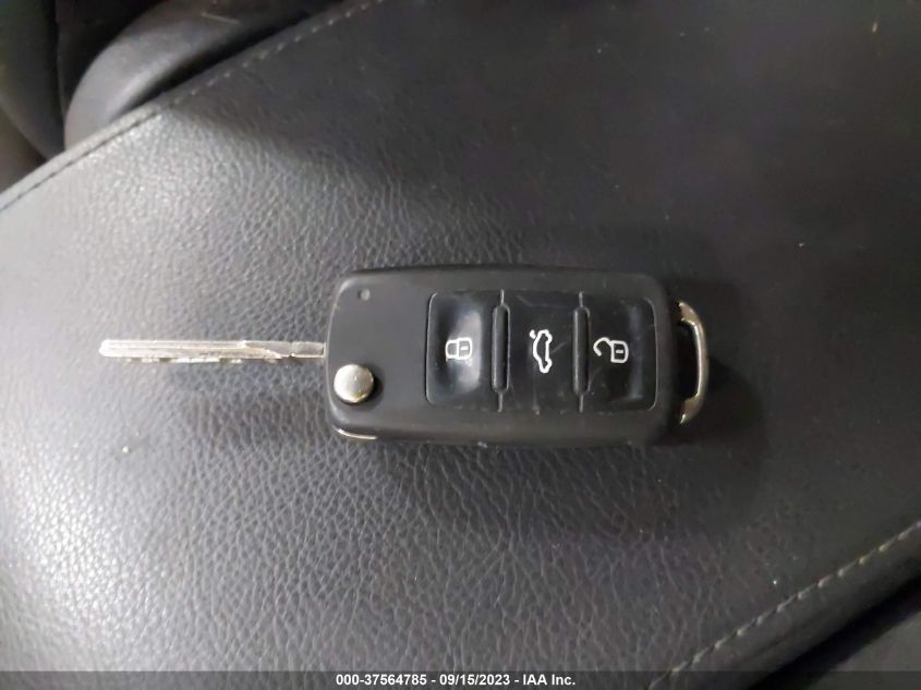 2017 VOLKSWAGEN TIGUAN - WVGBV7AX8HK027876
