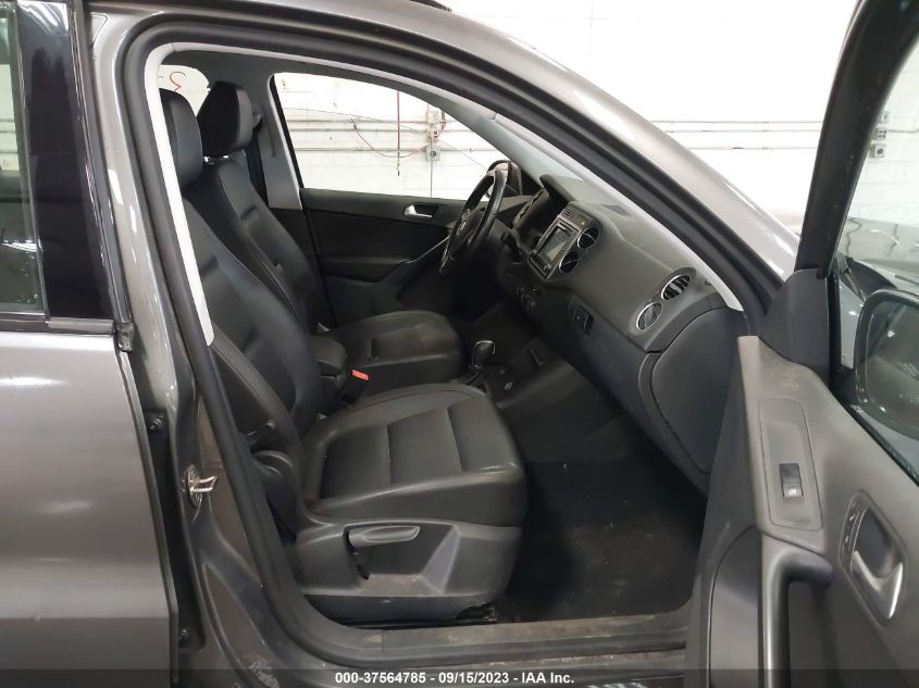 2017 VOLKSWAGEN TIGUAN - WVGBV7AX8HK027876