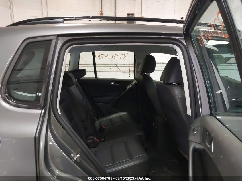 2017 VOLKSWAGEN TIGUAN - WVGBV7AX8HK027876