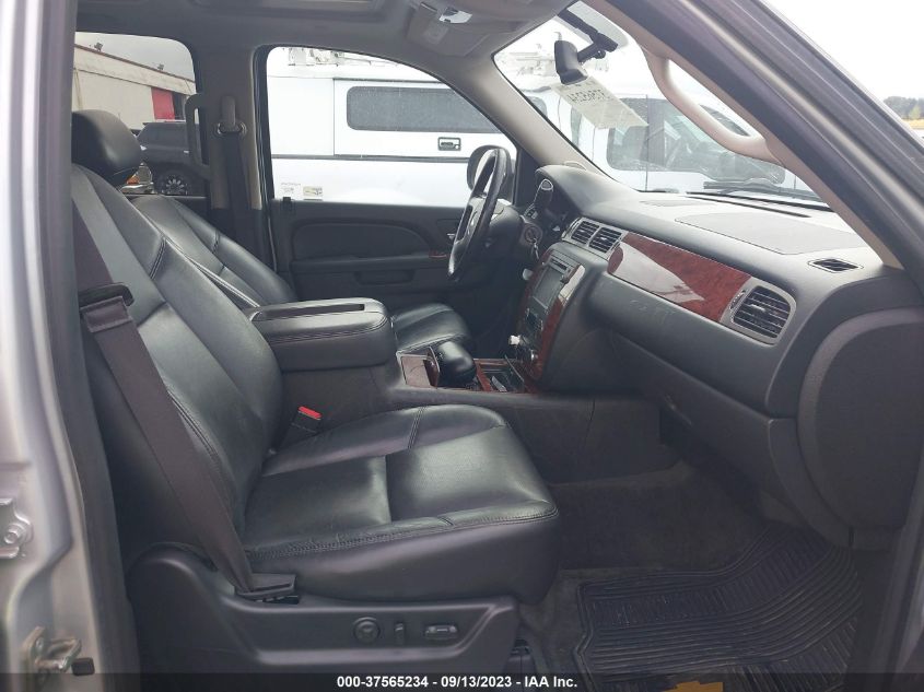 2014 CHEVROLET SUBURBAN 1500 LTZ - 1GNSKKE73ER138095