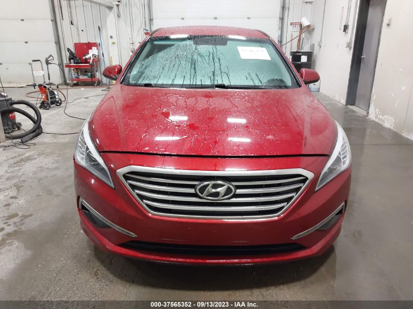 2015 HYUNDAI SONATA 2.4L SE - 5NPE24AF0FH015961