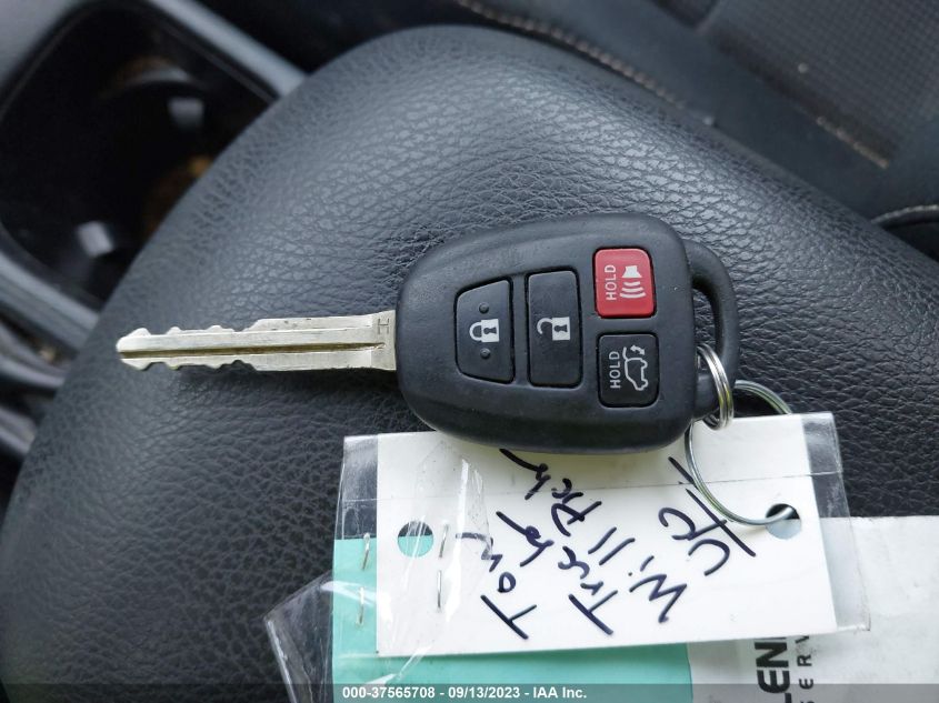 2016 TOYOTA RAV4 XLE - 2T3WFREVXGW284292
