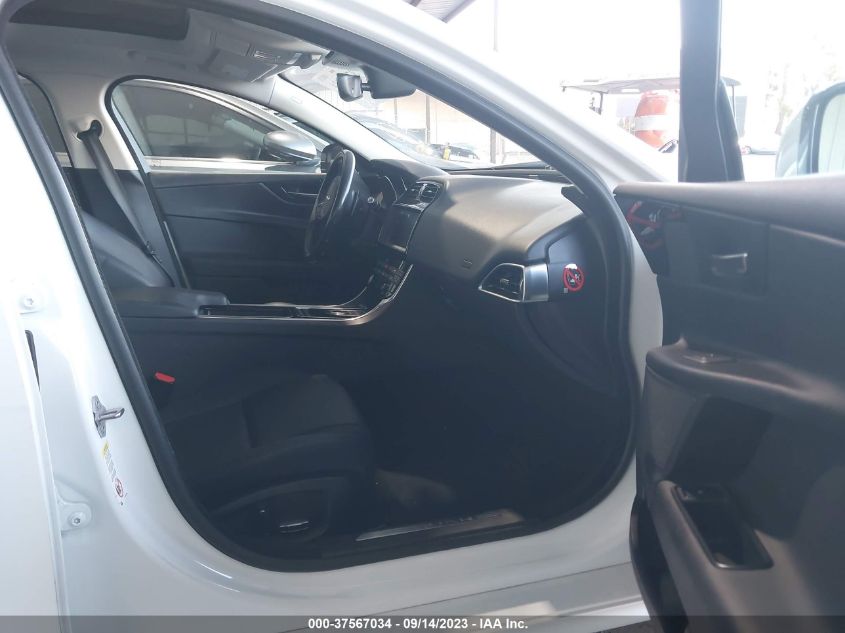 VIN SAJAR4FX5KCP49935 2019 JAGUAR XE