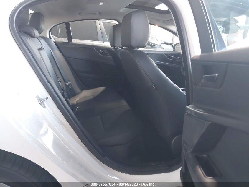 VIN SAJAR4FX5KCP49935 2019 JAGUAR XE