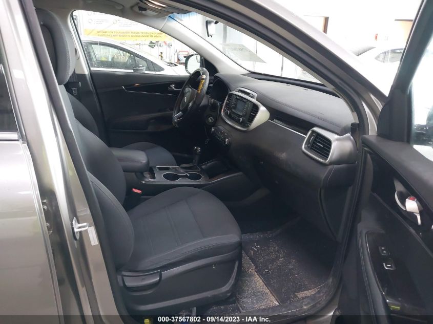 2017 KIA SORENTO LX V6 - 5XYPGDA52HG212125