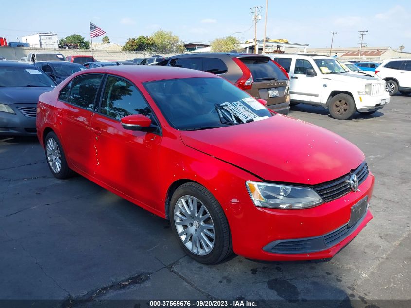 2014 VOLKSWAGEN JETTA SEDAN SE - 3VWD17AJ4EM415726