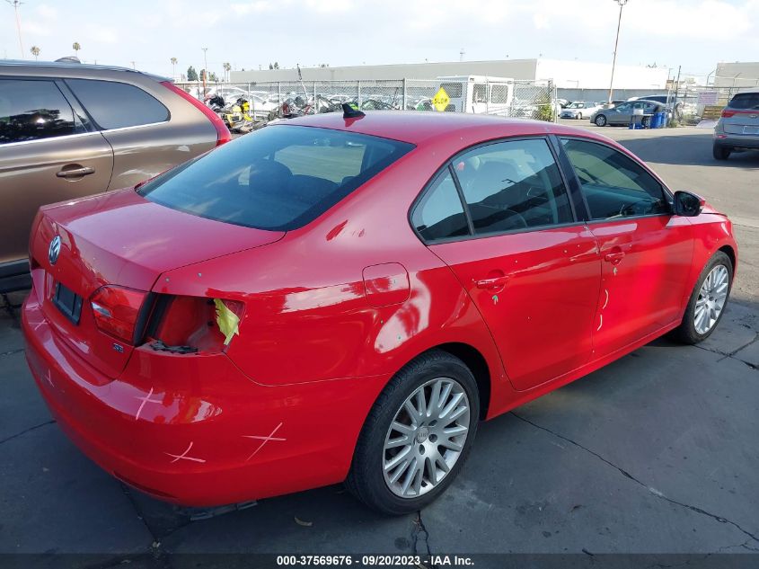 2014 VOLKSWAGEN JETTA SEDAN SE - 3VWD17AJ4EM415726