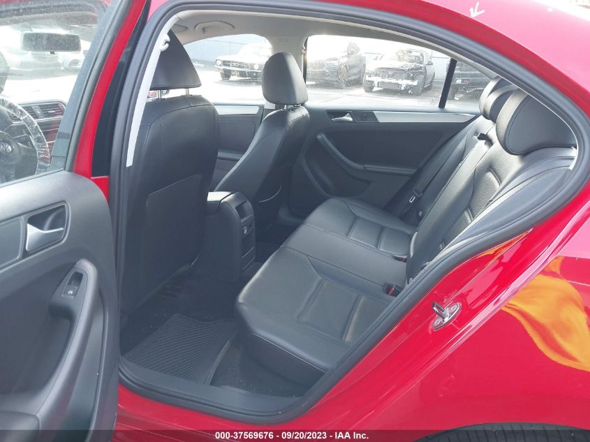 2014 VOLKSWAGEN JETTA SEDAN SE - 3VWD17AJ4EM415726