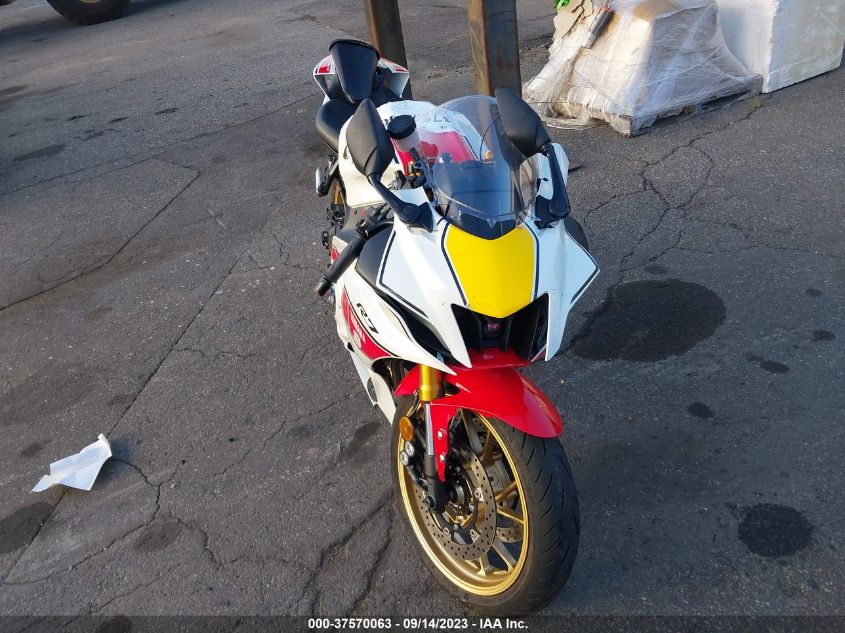 VIN JYARM38E6NA003298 2022 YAMAHA YZFR7