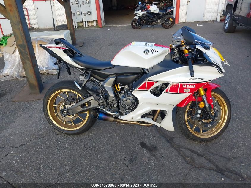 VIN JYARM38E6NA003298 2022 YAMAHA YZFR7