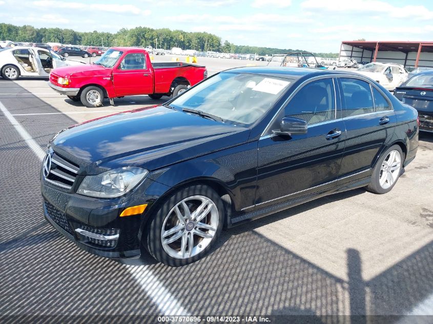 2014 MERCEDES-BENZ C 250 SPORT/LUXURY WDDGF4HBXEA945877