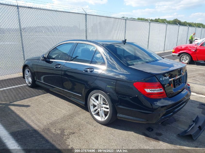 2014 MERCEDES-BENZ C 250 SPORT/LUXURY WDDGF4HBXEA945877