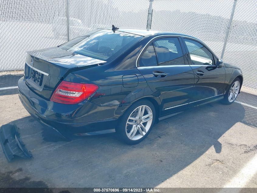 2014 MERCEDES-BENZ C 250 SPORT/LUXURY WDDGF4HBXEA945877